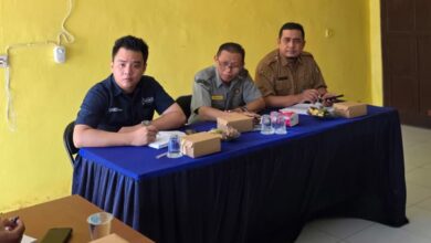 Account Executive (AE) PT. Pupuk Indonesia Wilayah Penjualan Kalimantan Tengah, Fatchur Rahman (kanan)