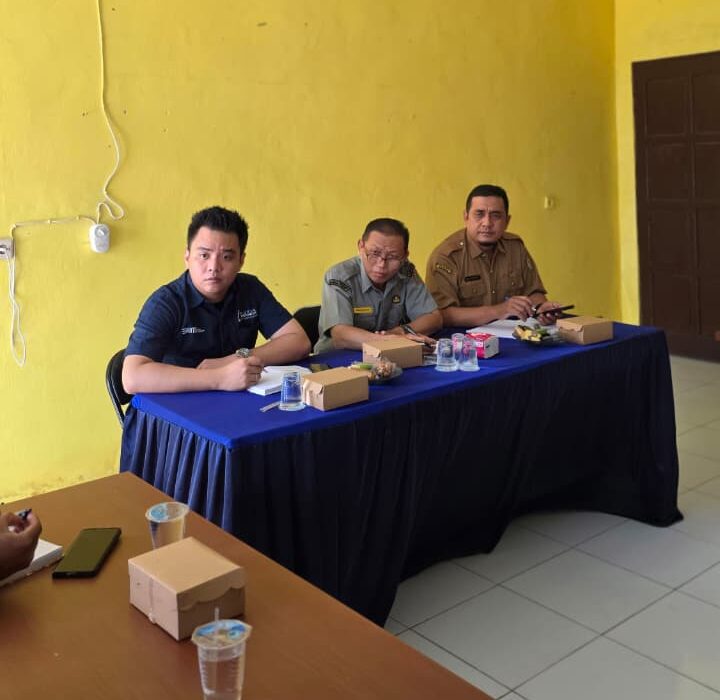 Account Executive (AE) PT. Pupuk Indonesia Wilayah Penjualan Kalimantan Tengah, Fatchur Rahman (kanan)