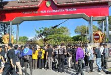 Aksi unjuk rasa yang berlangsung di depan Kantor Gubernur Kalteng
