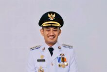 Wali Kota Palangka Raya, Fairid Naparin.