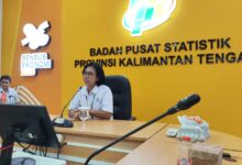 Plt Kepala BPS Kalteng, Maria Wahyu Utami ketika memberikan pemaparan