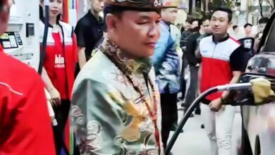 ‎Gubernur Kalteng, H. Agustiar Sabran saat melaksanakan peninjauan langsung ke salah satu SPBU di Kota Palangka Raya