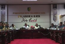 Rapat koordinasi mengenai polemik antrean BBM di Ruang Peteng Karuhei I
