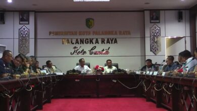 Rapat koordinasi mengenai polemik antrean BBM di Ruang Peteng Karuhei I