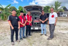 Anggota DPR RI, dari Fraksi PDI P, Dapil Kalteng, Sigit K Yunianto, SH., M.A.P., saat menyerahkan banuan 1 unit mobil ambulans ke DPC PDI P, Barsel
