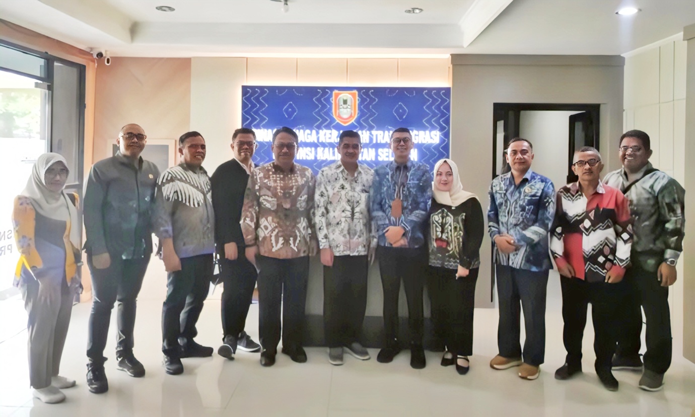 Komisi IV DPRD Kalteng saat melaksanakan Kunker ke Disnakertrans Provinsi Kalimantan Selatan.