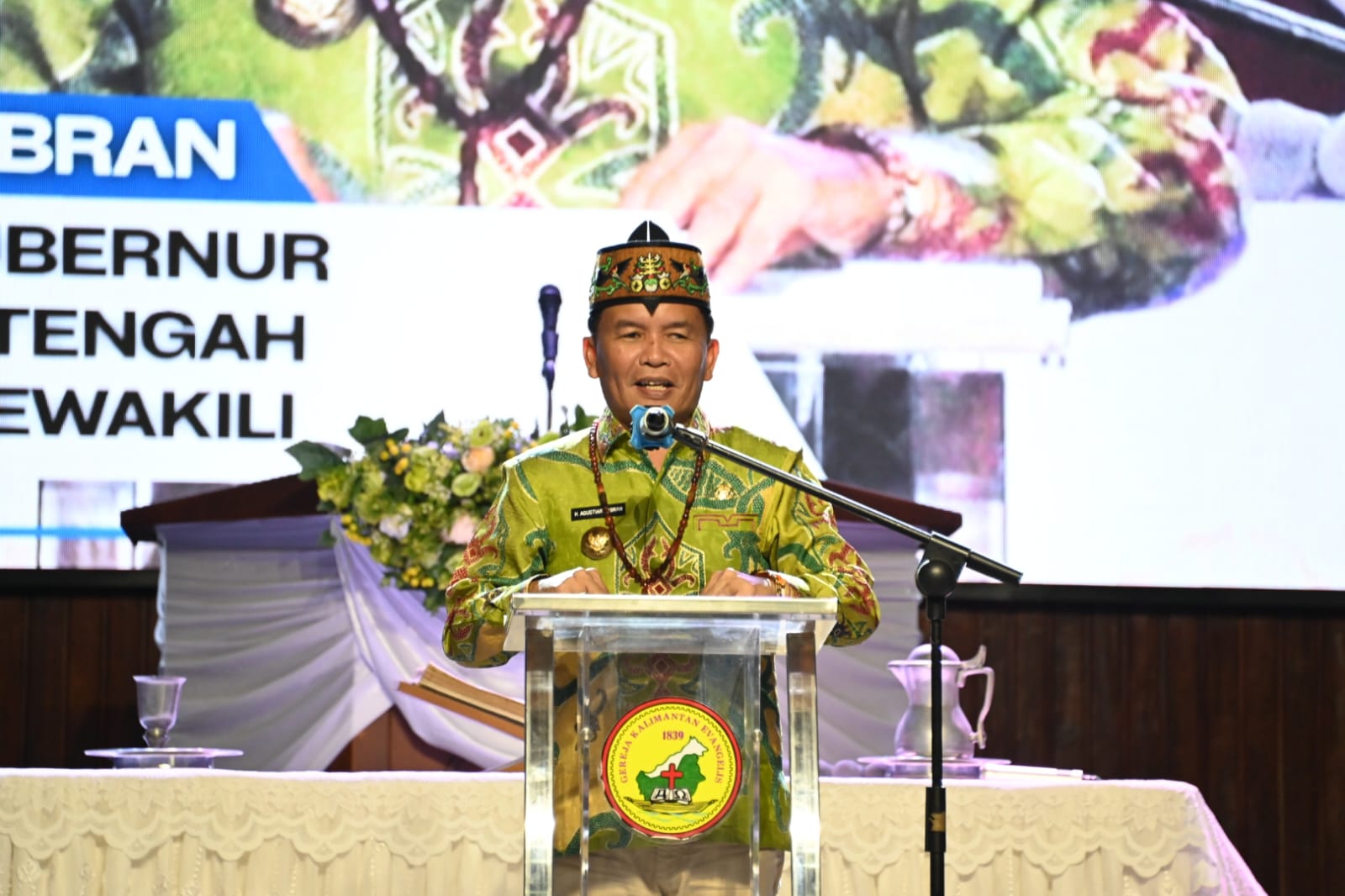 Gubernur Kalteng, H. Agustiar Sabran saat menyampaikan sambutan dalam kegiatan Konser Akbar Kontingen Pesta Paduan Suara Gerejawi (Pesparawi) Provinsi Kalimantan Tengah