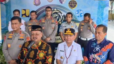 Kepala Pusat Studi Ilmu Kepolisian, Chryshnanda Dwilaksana bersama Gubernur Kalteng, H. Agustiar Sabran saat di wawancara awak media