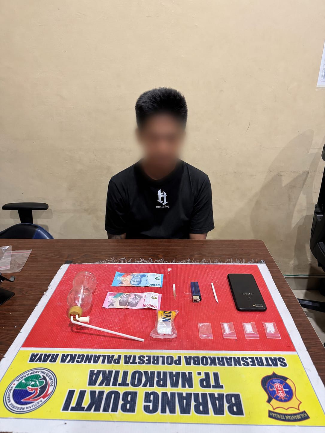 Tersangka tindak pidana narkotika yang berhasil diamankan petugas kepolisian