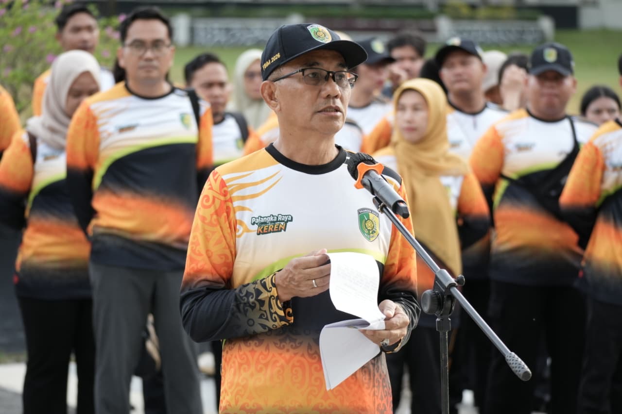 Sekretaris Daerah Kota Palangka Raya sekaligus Ketua Kontingen Kota Palangka Raya, Arbert Tombak
