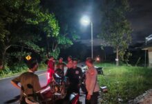 Personel Polsek Sabangau saat patroli malam mencegah terjadinya aksi balap liar