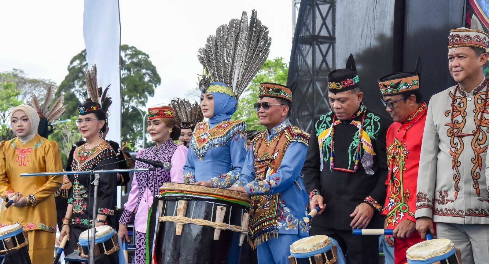 ‎Pangdam XXII/TB, Mayjen TNI Zainul Arifin saat turut membuka acara Festival Budaya Isen Mulang (FBIM) 2026 di Kota Palangka Raya