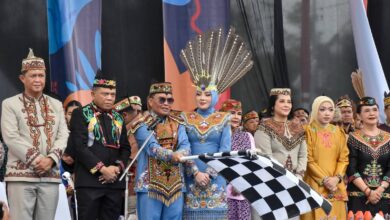 Gubernur Kalteng, H. Agustiar Sabran saat membuka secara langsung Festival Budaya Isen Mulang (FBIM) 2026, di Kota Palangka Raya