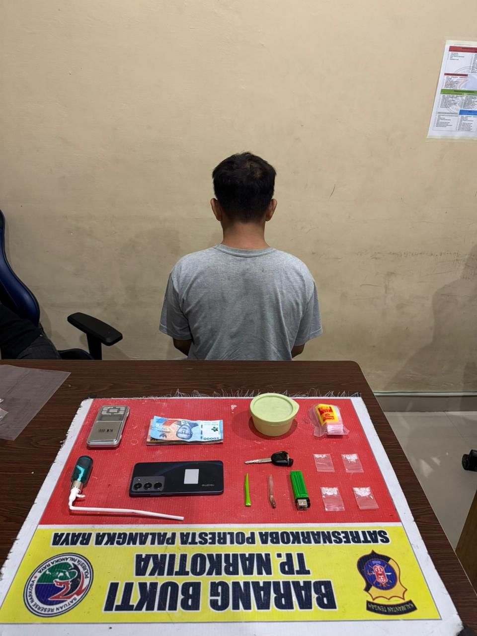 Tersangka I (33) usai diciduk aparat kepolisian