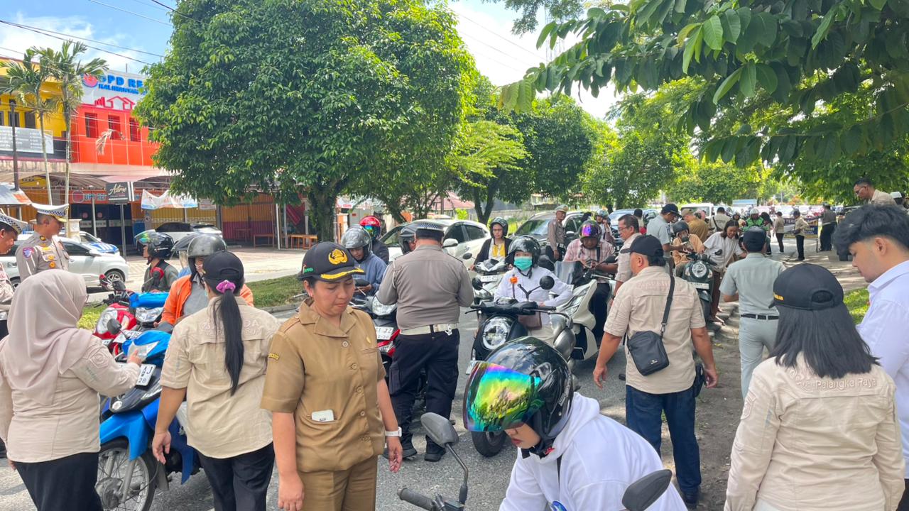 Razia pajak yang berlangsung di Jalan Garuda, Kota Palangka Raya