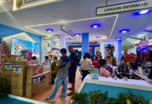 Antusias pengunjung di Stand Diskominfosantik Kalteng