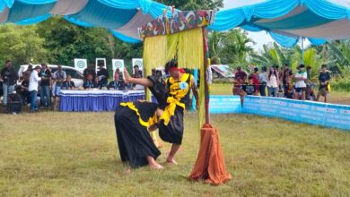Lomba olahraga tradisional Lawang Sakepeng menjadi daya tarik masyarakat di FBIM 2026.