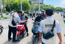 Kegiatan razia pajak yang berlangsung di Jalan Yos Sudarso