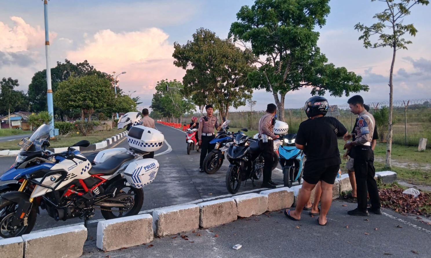 Sejumlah kendaraan yang berhasil diamankan petugas kepolisian di kawasan Bandara Tjilik Riwut