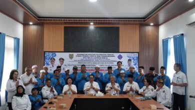 Foto bersama para peserta juru sembelih halal, di Kantor Disnakertrans Kalteng