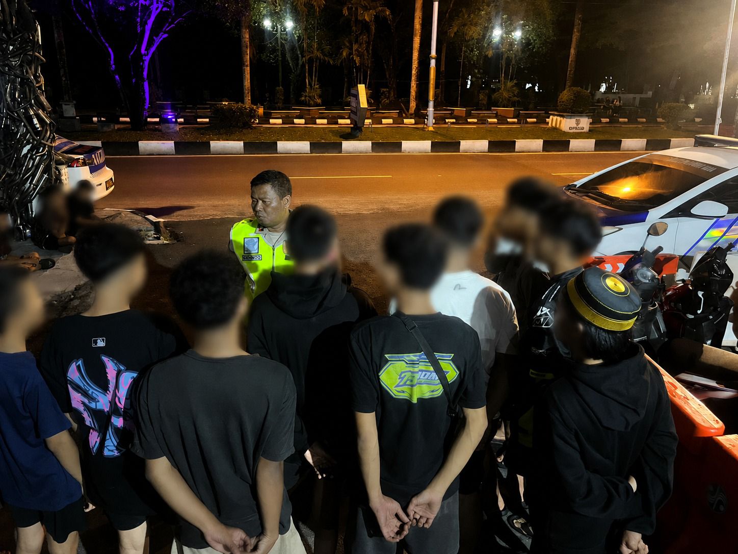 Sejumlah pelaku dan motor balap liar yang berhasil diamankan petugas kepolisian, Rabu (20/5/2026) malam