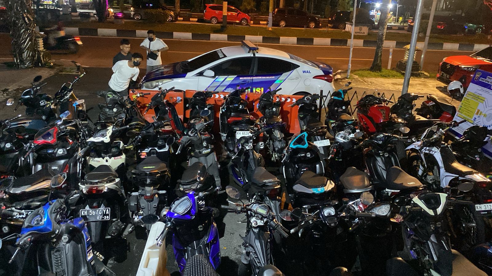 Puluhan kendaraan balapan liar yang berhasil diamankan polisi,