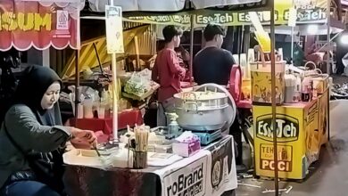 Para pelaku UMKM di salah satu pasar malam yang ada di Palangka