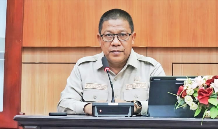 Ketua DPRD Kota Palangka Raya, H. Subandi saat menjadi pemateri pada Kuliah Lapangan mahasiswa UPR