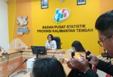 Plt. Kepala BPS Provinsi Kalimantan Tengah, Maria Wahyu Utami saat menyampaikan paparannya