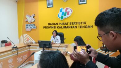 Plt. Kepala BPS Provinsi Kalimantan Tengah, Maria Wahyu Utami saat menyampaikan paparannya