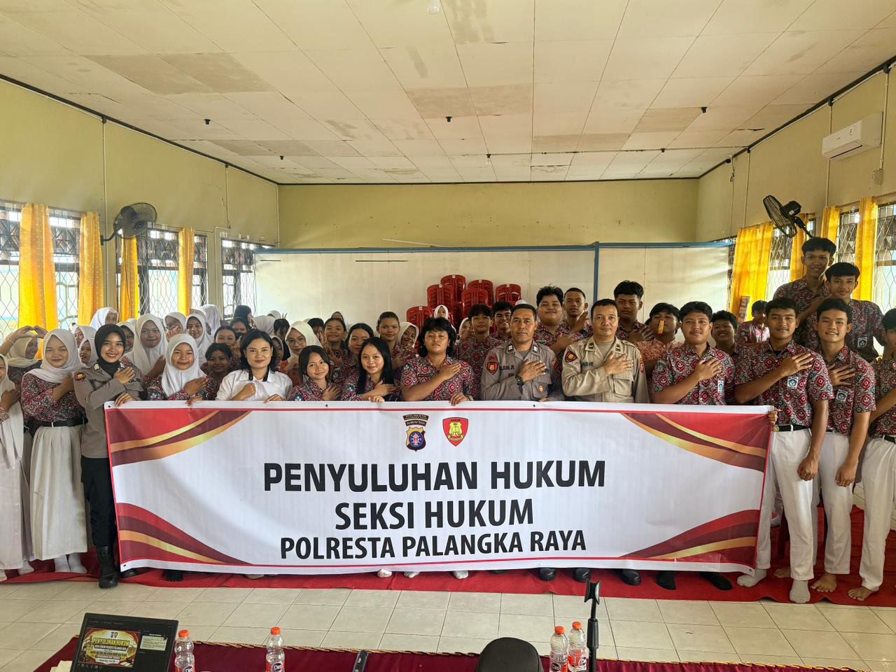 Penyuluhan dalam rangka cegah bullying di salah satu sekolah di Palangka Raya