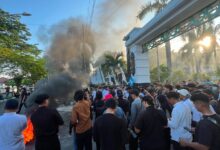 Aksi yang berlangsung di depan Kantor PUPR Kalteng
