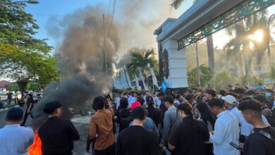 Aksi yang berlangsung di depan Kantor PUPR Kalteng