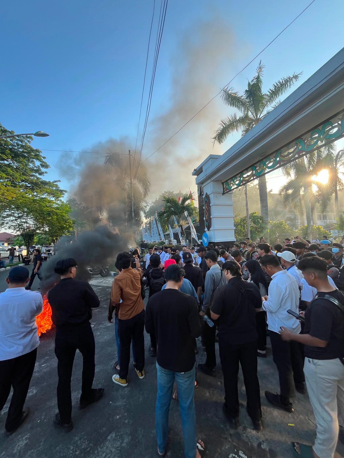 Aksi yang berlangsung di depan Kantor PUPR Kalteng