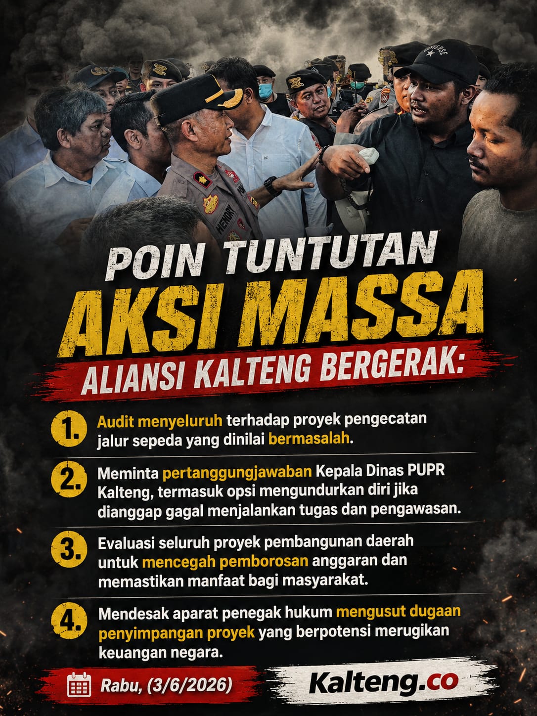 Aliansi Kalteng Bergerak saat melaksanakan unjuk rasa di depan Kantor DPUPR Kalteng