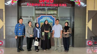 Dina Maulidah saat menerima kunjungan dari tim Bapemperda DPRD HSS