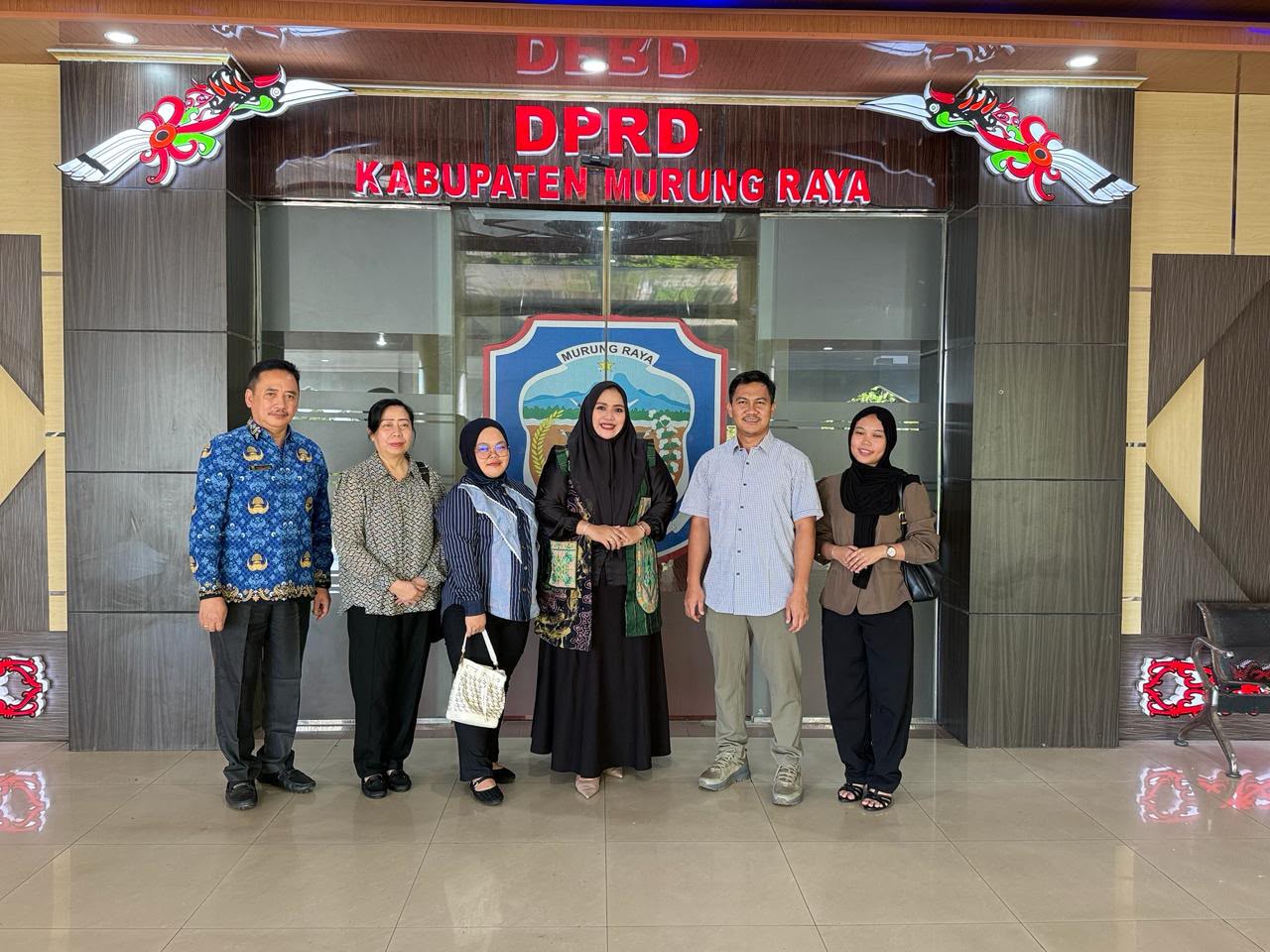 Dina Maulidah saat menerima kunjungan dari tim Bapemperda DPRD HSS