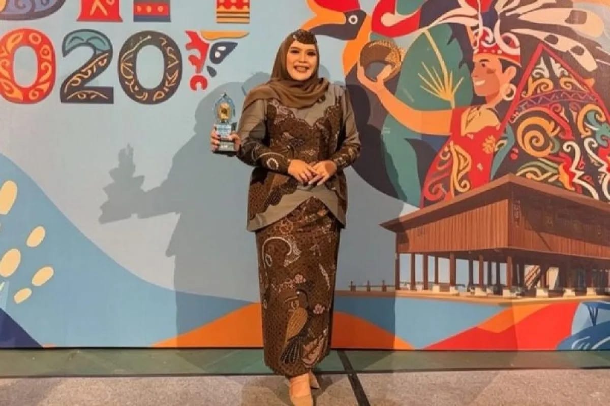 Wakil Ketua I DPRD Murung Raya Dina Maulidah