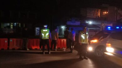 Pemasangan barier sebagai langkah antisipasi balapan liar di kawasan Kota Palangka Raya