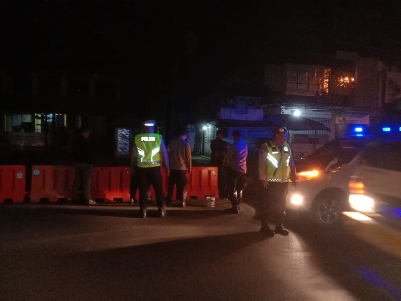 Pemasangan barier sebagai langkah antisipasi balapan liar di kawasan Kota Palangka Raya