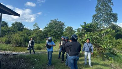 Petugas kepolisian ketika berpatroli di kawasan Jonggol Ujung