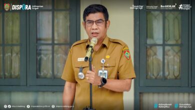 Kadispora Prov. Kalteng, Agus Siswadi saat menyampaikan arahan dalam apel rutin