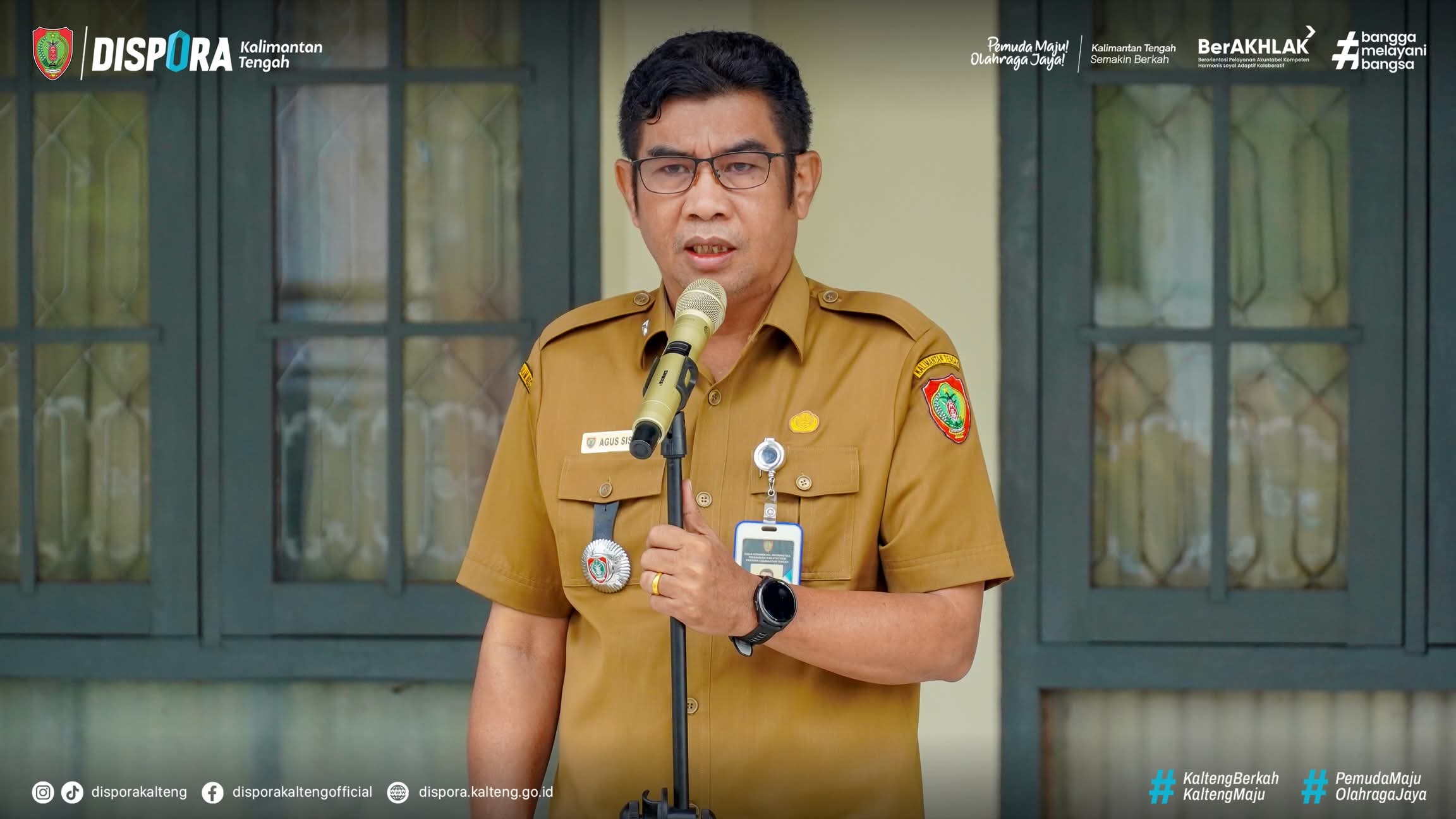 Kadispora Prov. Kalteng, Agus Siswadi saat menyampaikan arahan dalam apel rutin