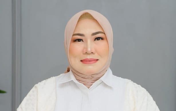Lurah Panarung, Evi Kahayanti.