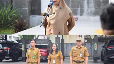 Kepala Dislutkan Kalteng, Sri Widanarni, S.I.P., M.Si., saat memimpin apel pagi rutin lingkup Dislutkan Kalteng