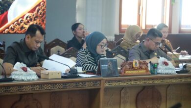 Wakil Ketua I DPRD Provinsi Kalimantan Tengah Riska Agustin, Wakil Ketua II Muhammad Ansyari dan Wakil Ketua III Junaidi saat menghadiri Rapat Banmus DPRD Kalteng bersama Tim Pemprov Kalteng