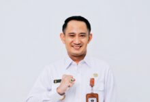 Wali Kota Palangka Raya, Fairid Naparin.