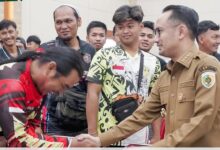 Wali Kota Palangka Raya Fairid Naparin
