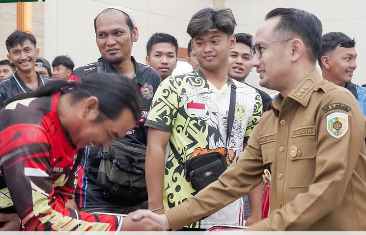 Wali Kota Palangka Raya Fairid Naparin