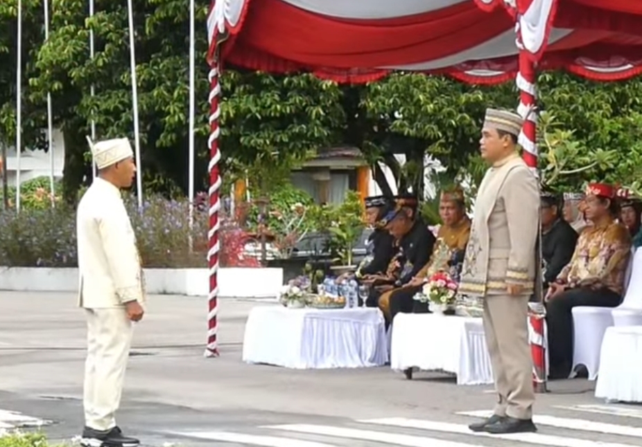 Wakil Wali Kota Palangka Raya Achmad Zaini saat bertindak selaku Inspektur Upacara Gabungan, di Halaman Kantor Wali Kota Palangka Raya, Sabtu (23/5/2026).